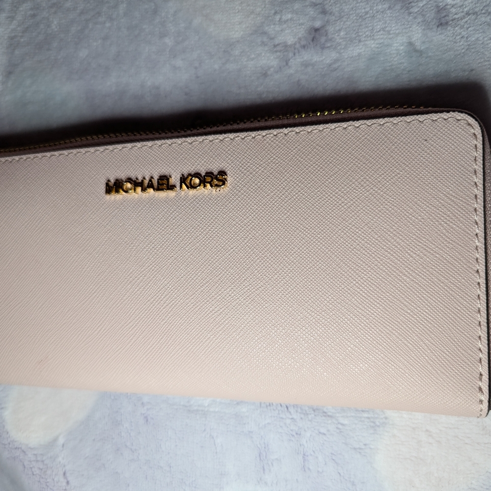 Michael Kors Large Saffiano Leather Quarter Zip Wallet in Powder Blush